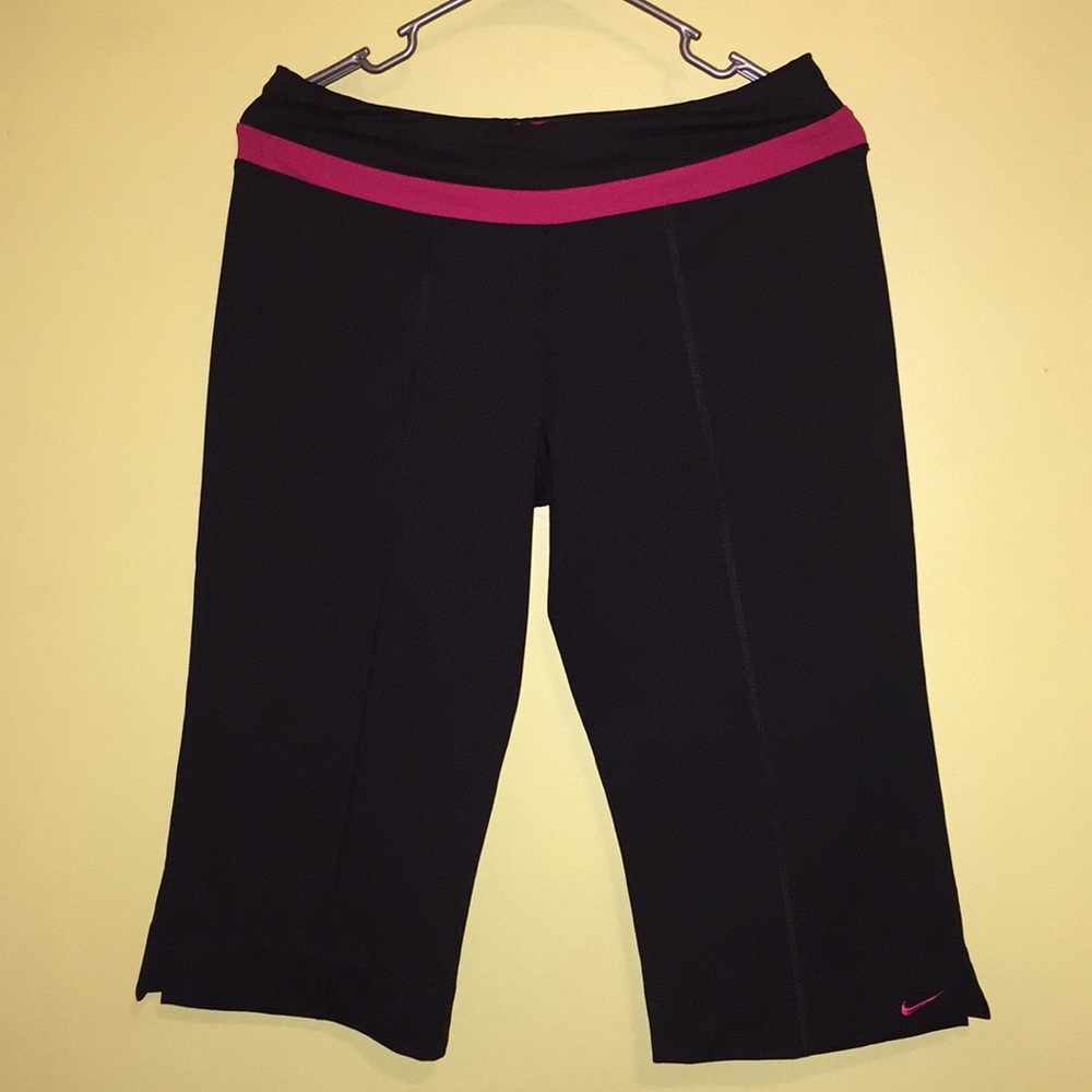 NIKE Dri-Fit Black & Pink Yoga Capris